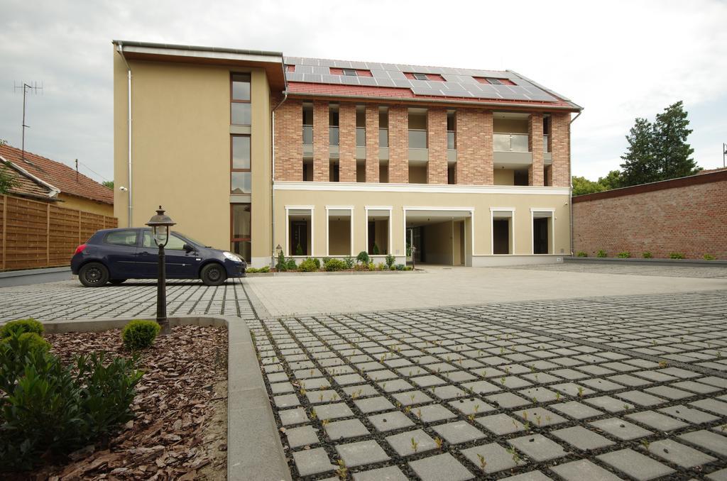 Almasy Apartmanhaz 귤러 외부 사진